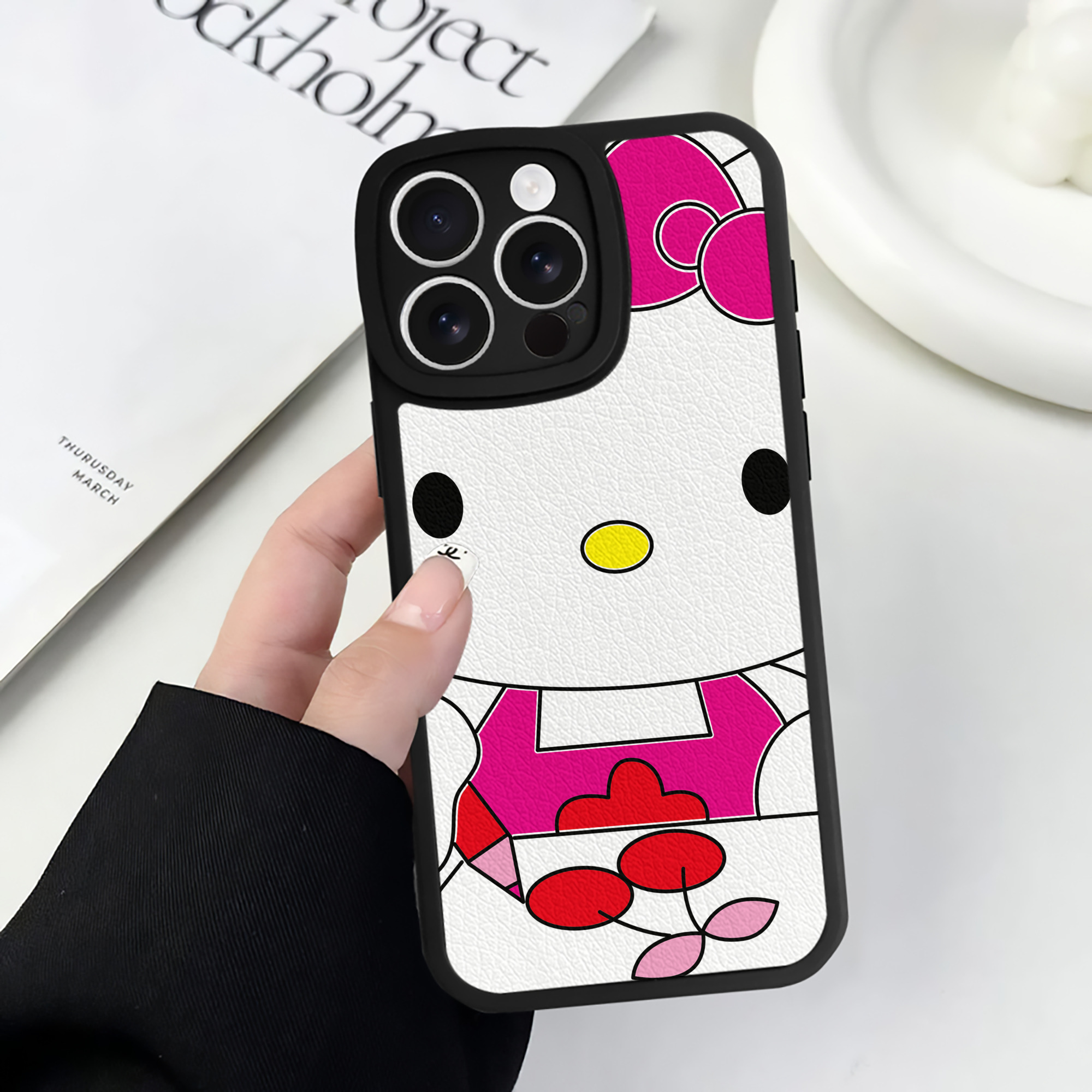 （画像用） Hello Kitty ハローキティ 【iPhone 16シリーズ対応】シリコンスマホケース（レザー調） 材質：シリコン